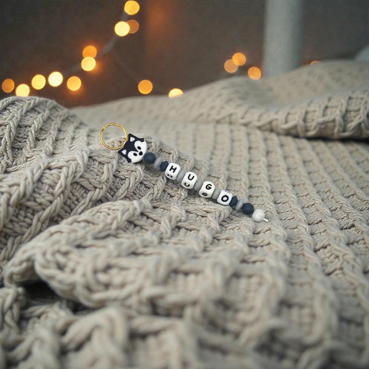 Attache tétine personnalisée loup – Rose ou Gris – Prénom au choix