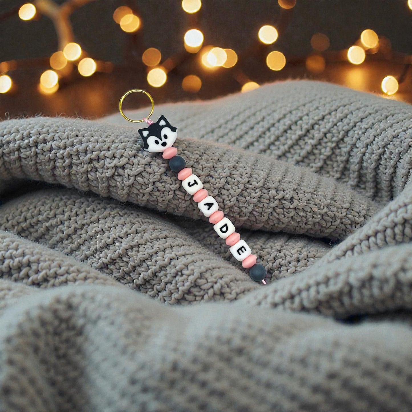 Attache tétine personnalisée loup – Rose ou Gris – Prénom au choix